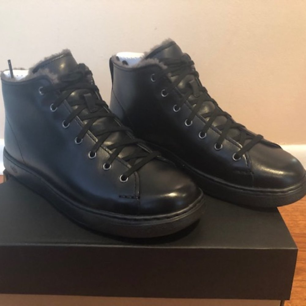 UGG Pismo black leather sneaker. Size: 9, 10 - Picture 2 of 10